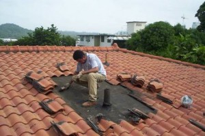Reparación de un techo de tejas