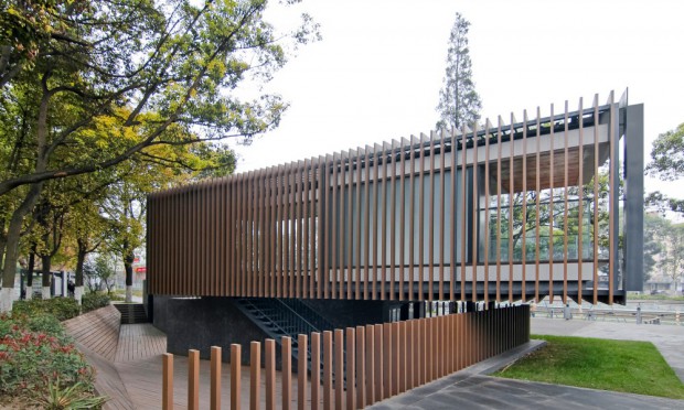 Riverside Park Pavilion persianas y jardín