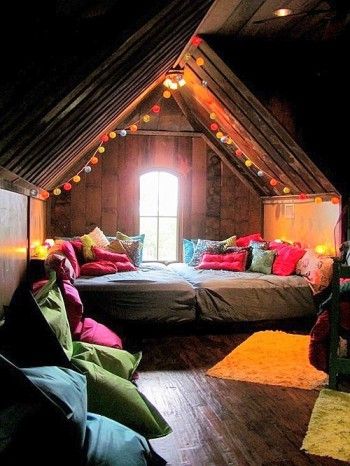 Dormitorio decorado con guirnaldas de luces 3