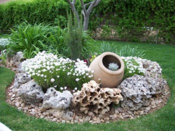 Decorar el jardin con rocallas