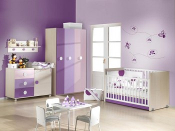 Dormitorio de niña en lila y blanco 2